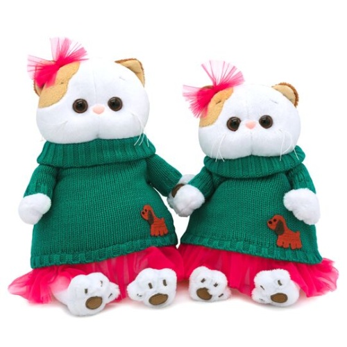 в зеленом вязаном платье