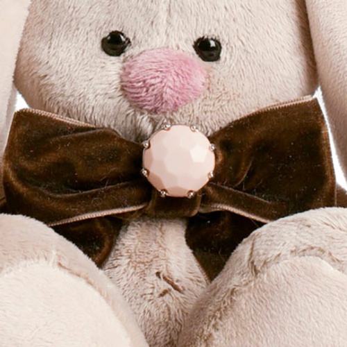 с коричневым бантом