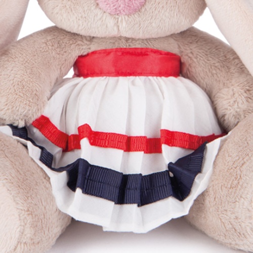 в морском костюме