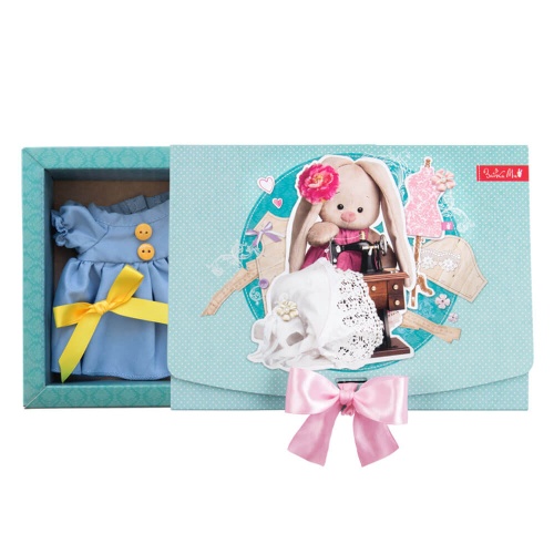 Голубое платье