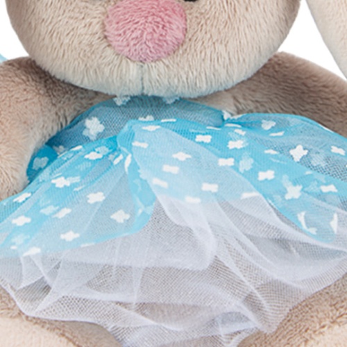 со снежинкой на ушке