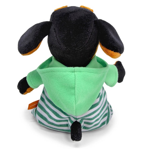 в комбинезоне с кошечкой