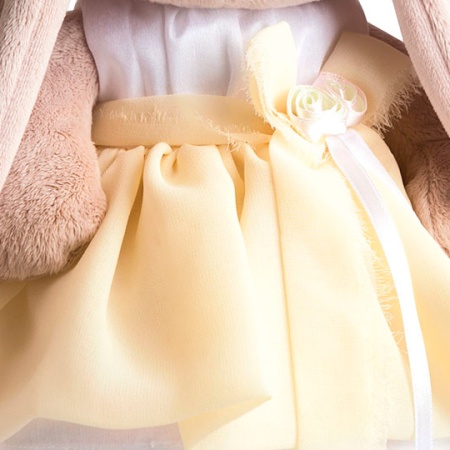 в платье с цветочком