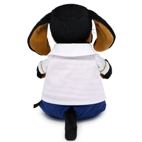 в белом кителе