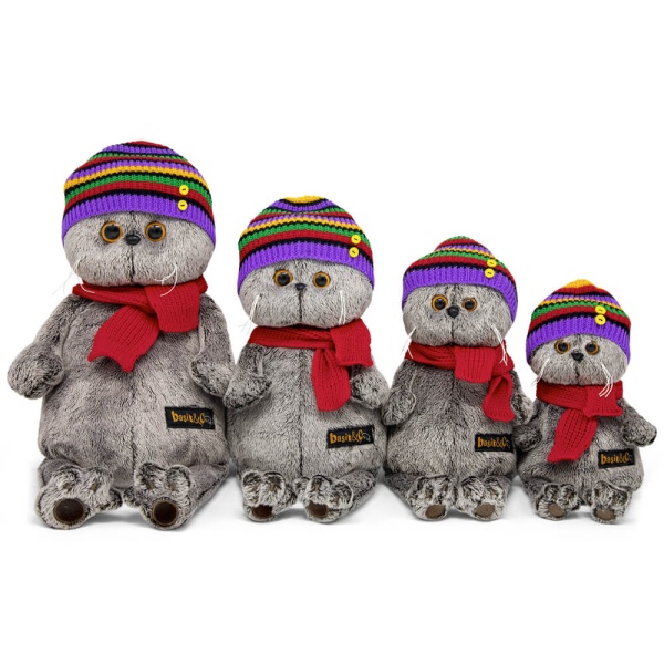 Басик в полосатой шапке с шарфом