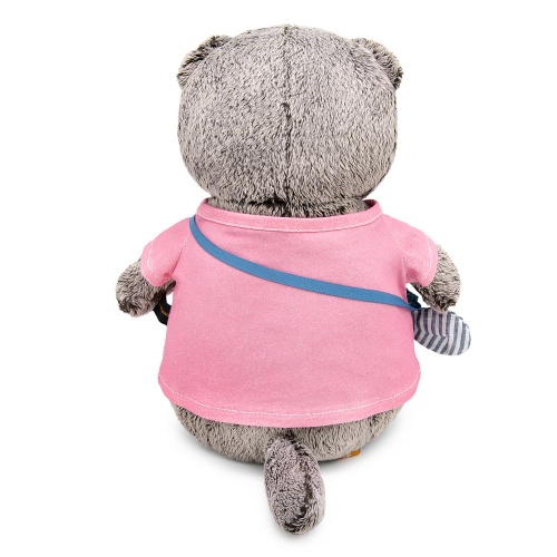 в футболке и с сумочкой – слоник