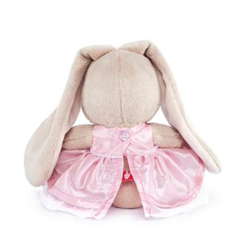 в розовом платье