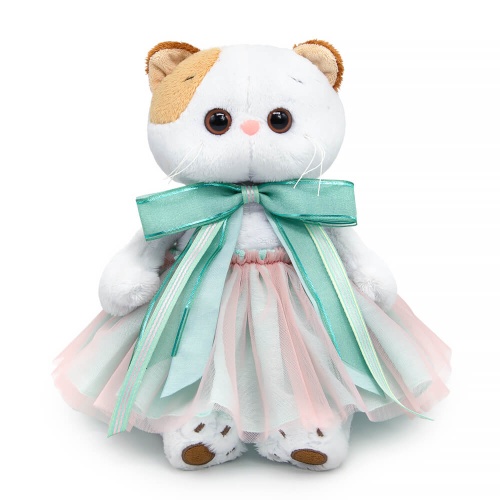 в юбке и с мятным бантом