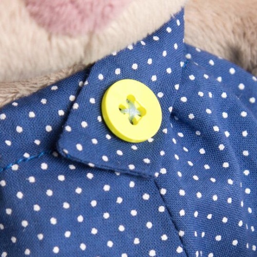 в трусах на лямочках