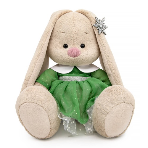 в нарядном платье и со снежинкой